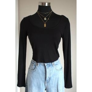 Bozzolo: Essential Black Long-Sleeve Casual Top